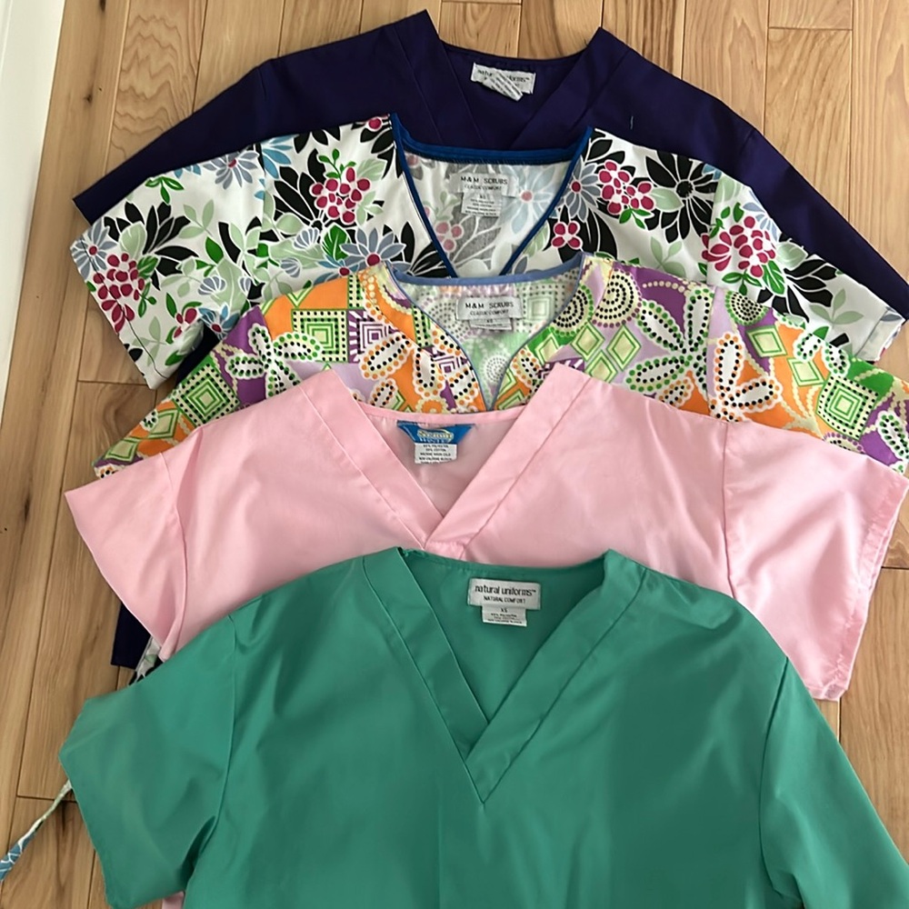 5 scrub tops. All in XS